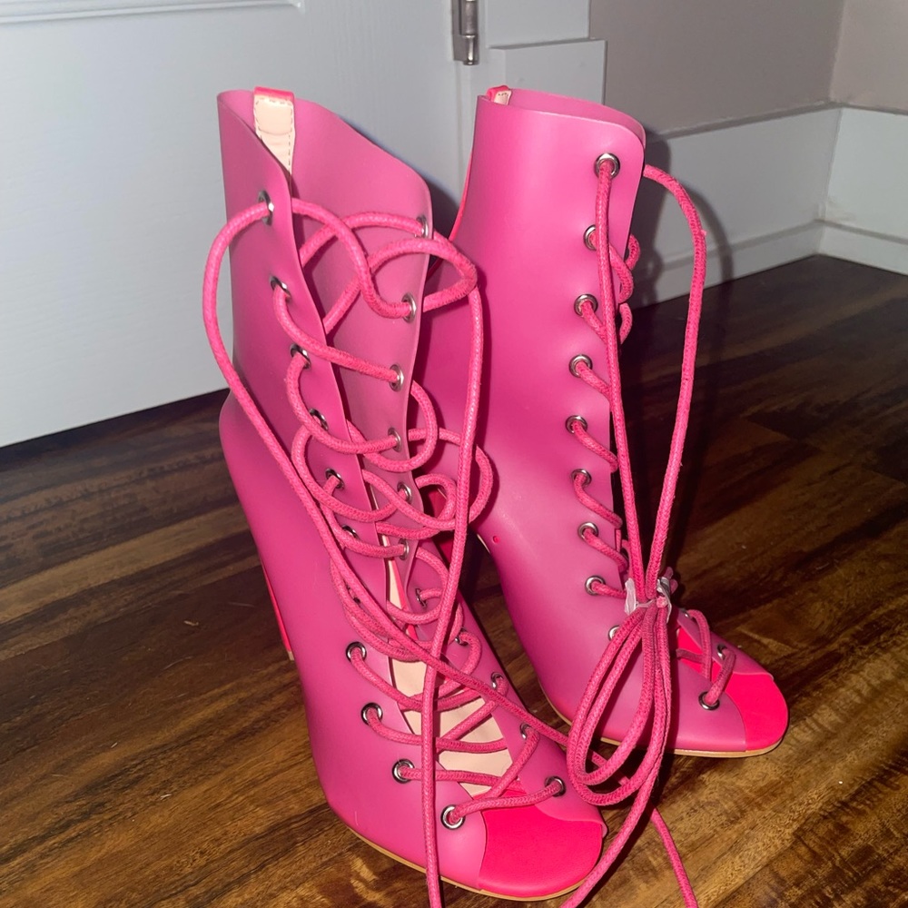 Hot Pink Heels 👠